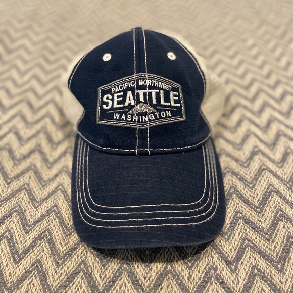 Seattle Washington Snapback Cap – Vintage Look, Blue & Off-White - Picture 1 of 6